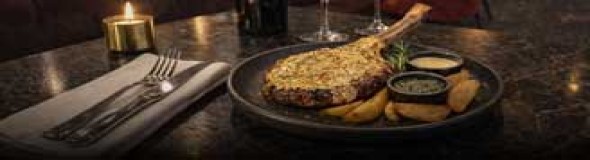 <p>24 KARAT GOLD SAINT PABLO TOMAHAWK (1.1KG)</p>