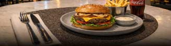 <p>CRISPY CHICKEN BURGER</p>