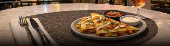 <p>CRISPY CHICKEN WRAP</p>
