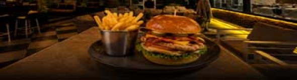 <p>CHICKEN BURGER</p>