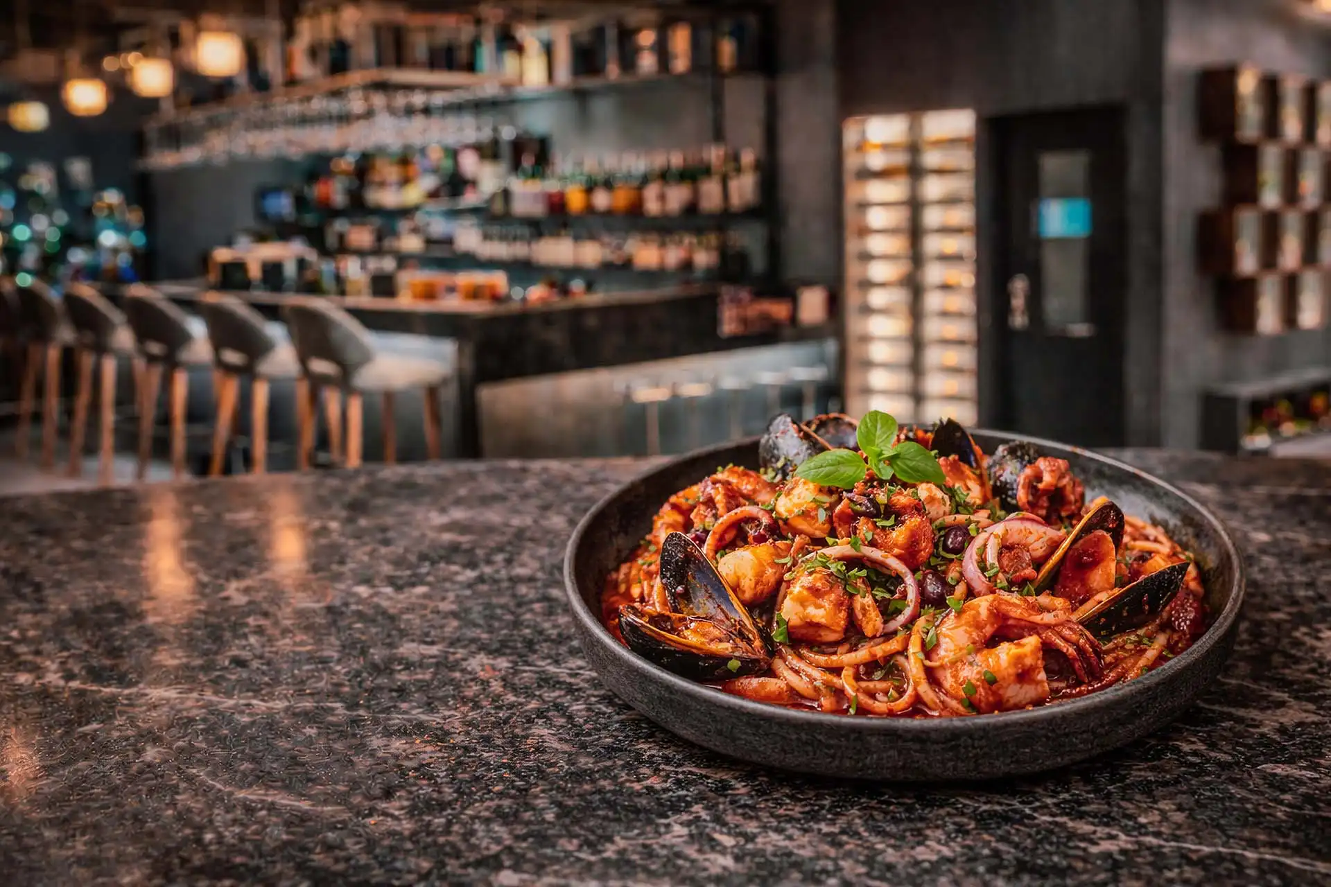 Quattro Lounge & Bar