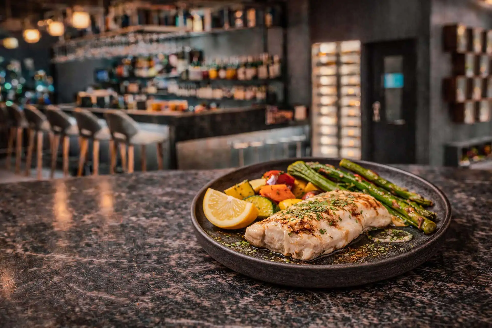 Quattro Lounge & Bar
